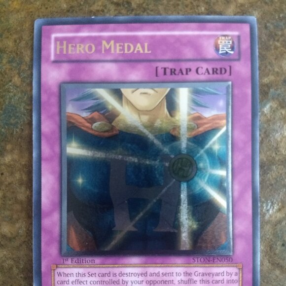 Yu-Gi-Oh YuGiOh Hero Medal (STON-EN050), Ultimate Rare, 1st Ed., NM - Picture 2 of 5